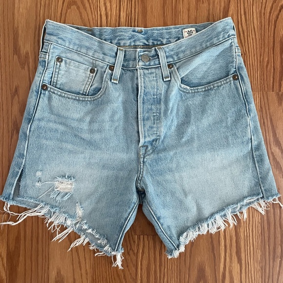 Vintage 501 Levi shorts size 26 - Picture 2 of 5